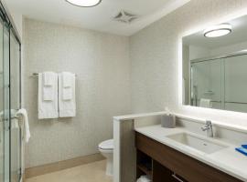 Holiday Inn Express Visalia-Sequoia Gateway Area by IHG, hotel in Visalia