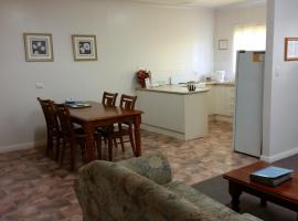 About Town Cottages، فندق بالقرب من Broken Hill Civic Centre، بروكن هيل