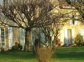 Gîte entre Bordeaux et Saint-Emilion, cheap hotel in Génissac