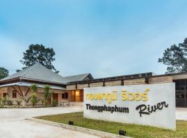 Thongphaphum River, готель біля визначного місця Мис Вачхіралонгкон, у місті Тхонґпхапгум