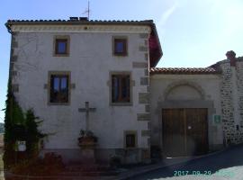 La Fontaine โรงแรมในSaint-Georges-en-Couzan