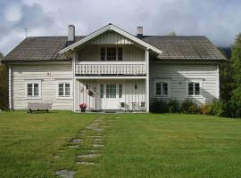 Bakken Gårdshus, cabaña o casa de campo en Rendalen
