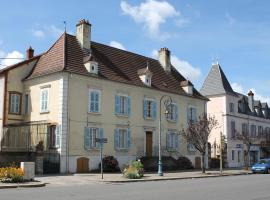 Chambres d'hôtes La Distillerie B&B โรงแรมที่มีที่จอดรถในSaint-Germain-du-Bois