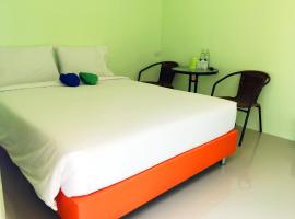 Go Green Resort, khách sạn ở Chumphon