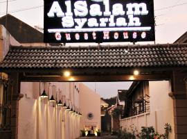 Alsalam Syariah Guesthouse, bed and breakfast en Solo