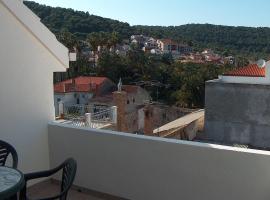 Apartments and Rooms Dis – hotel w mieście Vis