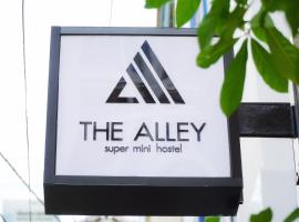 The Alley Hostel, отель в Нячанге