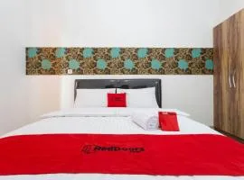 RedDoorz Plus @ Boulevard Residence BSD