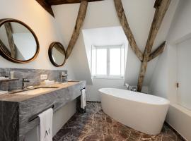 Hotel Messeyne, vie&scaron;butis su vietomis automobiliams mieste Kortreikas