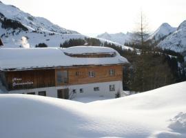 Haus Sonnenschein, hotel med parkering i Warth am Arlberg