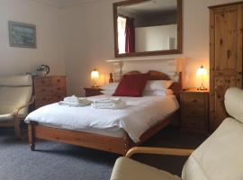 Cavell House Bed and Breakfast: Clevedon şehrinde bir otel