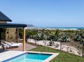 Willow Beach House - with backup power, hotel em Noordhoek