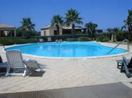Casa Vacanze Libeccio - Villetta con giardino e piscina condominiale