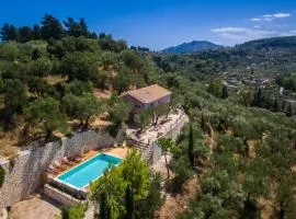 Villa Oliva, in a serene location & private pool, by ZanteWize