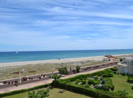 Appartement Romantic Sea, hotelli kohteessa Le Barcarès lähellä maamerkkiä Circus Casino de Port Leucate