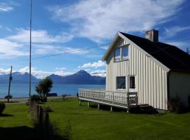 Lyngen Arctic View, rumah liburan di Olderdalen