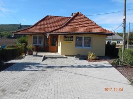 Tündér Szálló, hotel near Szent Solyom Chairlift, Eplény