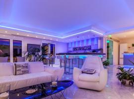 Pearl Bay Hotel Apartments, serviced apartment in Vrontados