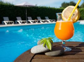 Hôtel Golf de Saint Junien, hotel v destinaci Saint-Junien
