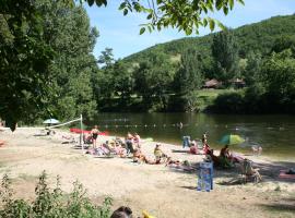 Privāta brīvdienu naktsmītne Village Camping Les Vignes pilsētā Puy-lʼÉvêque