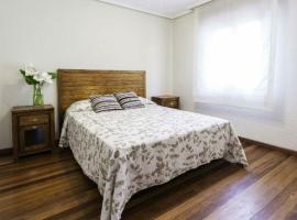 Apartamentos Cotiello、リャネスのホテル