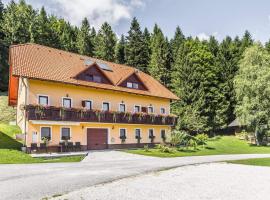 Apartments Planina pod Sumikom, hotel a prop de Črno Jezero, a Planina pod Sumnikom