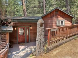 1L The Tree House, hotel in North Wawona