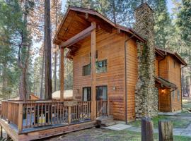 12 Cabin Twelve, hotel in Wawona