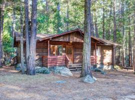 4 Pine Creek Cabin, hotel v mestu North Wawona