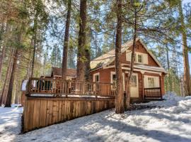 80 Chattertons Cottage, cabin in North Wawona