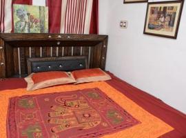 Karina art Home stay 50 meters from Rampuria haveli, hotel v destinácii Bikaner