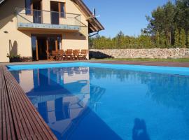 WIGWAM Dom z basenem na Kaszubach, hotel with parking in Sulęczyno