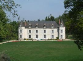 Château de La Ville-Huë โรงแรมสำหรับครอบครัวในGuer