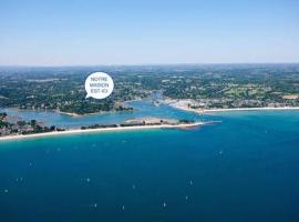 Marina Apartment, hotel v destinaci La Forêt-Fouesnant