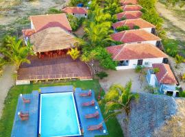 Paper Moon Kudils, hotel in Arugam Bay
