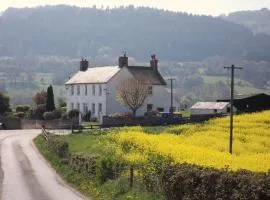 Hardwick Farm、アバーガベニーのファームステイ
