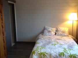 Chez Maria, дом у озера в аренду в городе Guerlédan