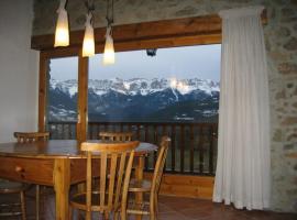 Cal Mateuet, hotel with jacuzzis in Traveseres