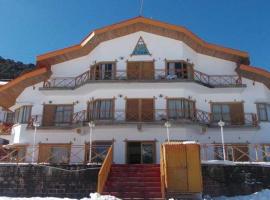 Ski & Snow Cliff Top Club Holiday Resort at Auli, Uttarakhand, complexe hôtelier à Jyotirmath