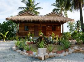 Fish Island Bungalows, hotel di Kampot