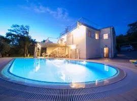 Paradise with Sea View Apartment