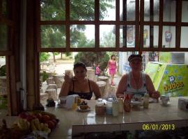 Hostal Camping Beach, camping i Salinas