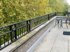Penthouse 5 mins walk to City Centre & Colleges with Balcony & Sleeps 6
