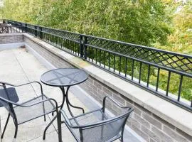 Penthouse 5 mins walk to City Centre & Colleges with Balcony & Sleeps 6