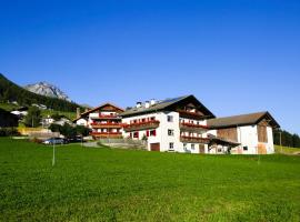 Bauernhof Mairing, hotel v destinaci Silandro