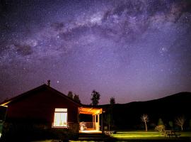 Kepler Oaks Chalet, cabin in Te Anau