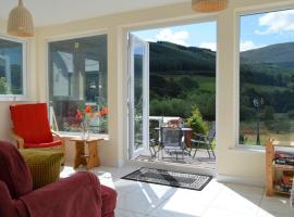 Gorsnavoon Cottage, pet-friendly hotel in Clachaig