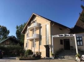 B&B Villa Pipacs, hotel v destinaci Feketić