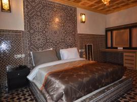 Hôtel-Café-Restaurant Pyramides,, penginapan di Taza