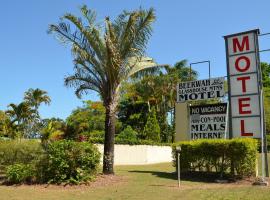 Beerwah Glasshouse Motel, hotel with parking in Beerwah